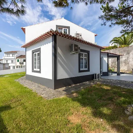 Angra Charming By Seewest بيت ضيافة أنغرا دو إِراويزو