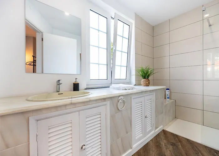 Guest house Angra Charming By Seewest Angra do Heroismo